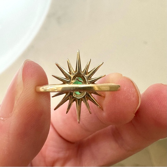 Gold and Emerald Sunburst Ring - Picture 12 of 14